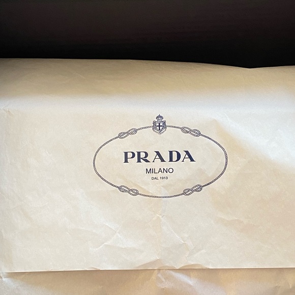 COPY - Prada bucket hat - Picture 2 of 6